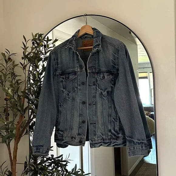 Levi’s The Trucker Denim Jacket - Picture 2 of 4